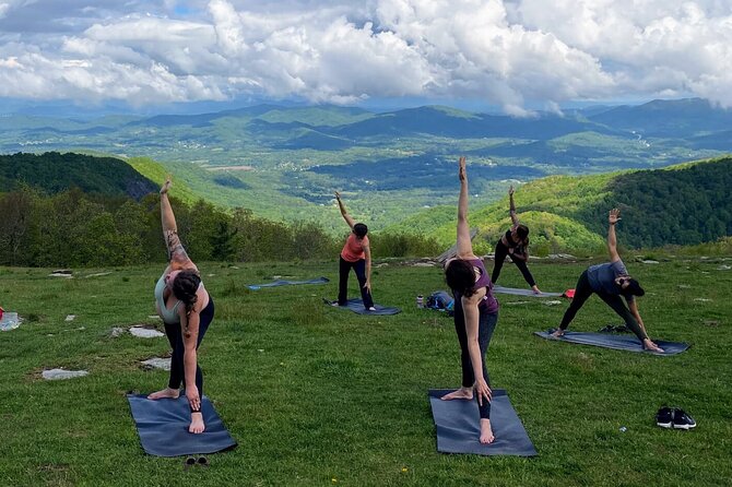 Mountaintop Yoga & Meditation Hike in Asheville - How large is the group?