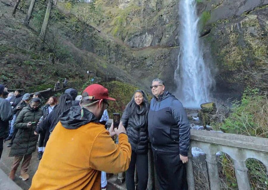 Multnomah Falls: Sunset Hike and Waterfalls Guided Tour - Why sunset works so well in the Columbia River Gorge