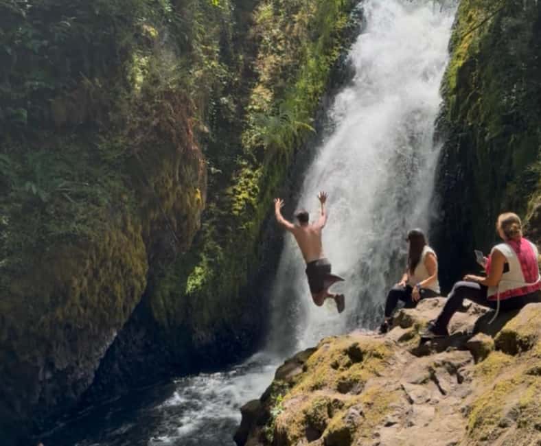 Multnomah Falls: Sunset Hike and Waterfalls Guided Tour - Shepperds Dell, a smaller stop with a different feel