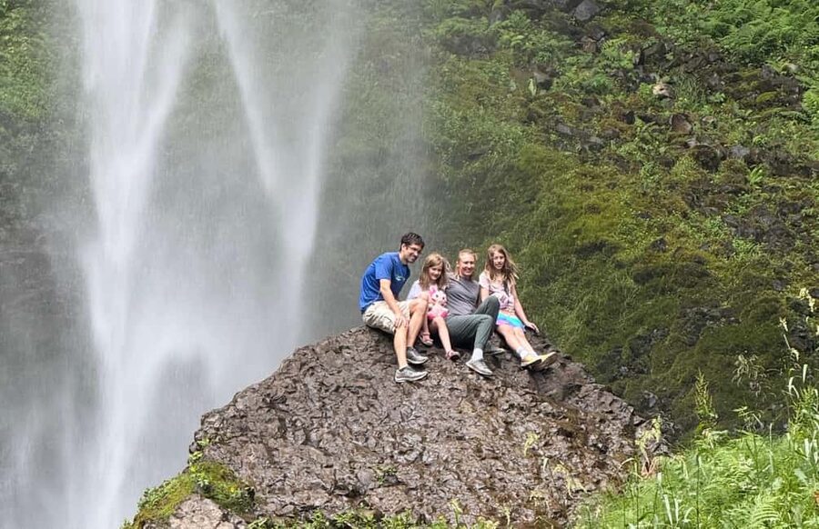 Multnomah Falls: Sunset Hike and Waterfalls Guided Tour - Starting from Migration Brewing in Gresham