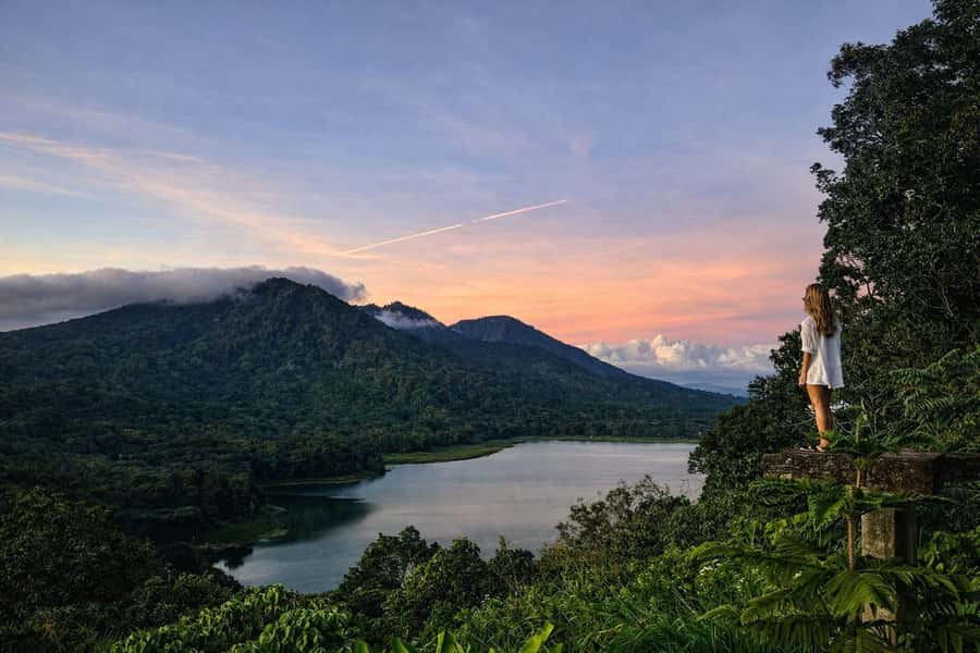 Munduk: Twin Lake Jungle Hike, Ulun Danu Temple, & Waterfall - Twin Lake Viewpoint: A Short Stop With a Big View