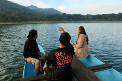 Munduk: Twin Lake Jungle Hike, Ulun Danu Temple, & Waterfall
