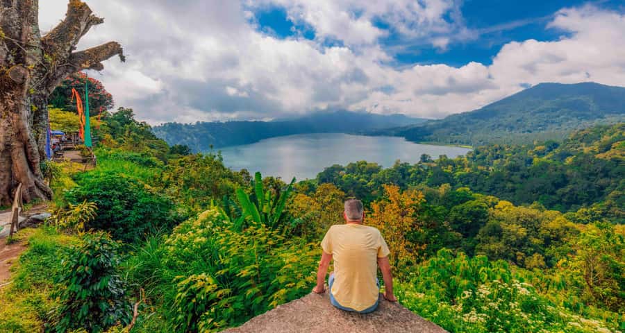 Munduk: Twin Lakes Jungle Hike with Lake Canoe and Waterfall - At a glance