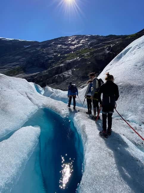 Nigards: Kayaking and Glacier Hike - Key points at a glance