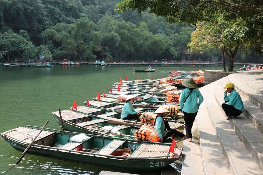 Ninh Binh: Hoa Lu, Trang An and Mua Caves Hiking Day Trip - Who should book this day trip