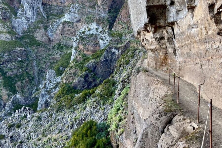 Pico Do Arieiro Pico Ruivo Sunrise or Morning Hike Transfers - Why this mountain transfer makes sense