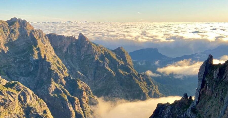 Pico Do Arieiro Pico Ruivo Sunrise or Morning Hike Transfers - Watching sunrise from Pico do Arieiro