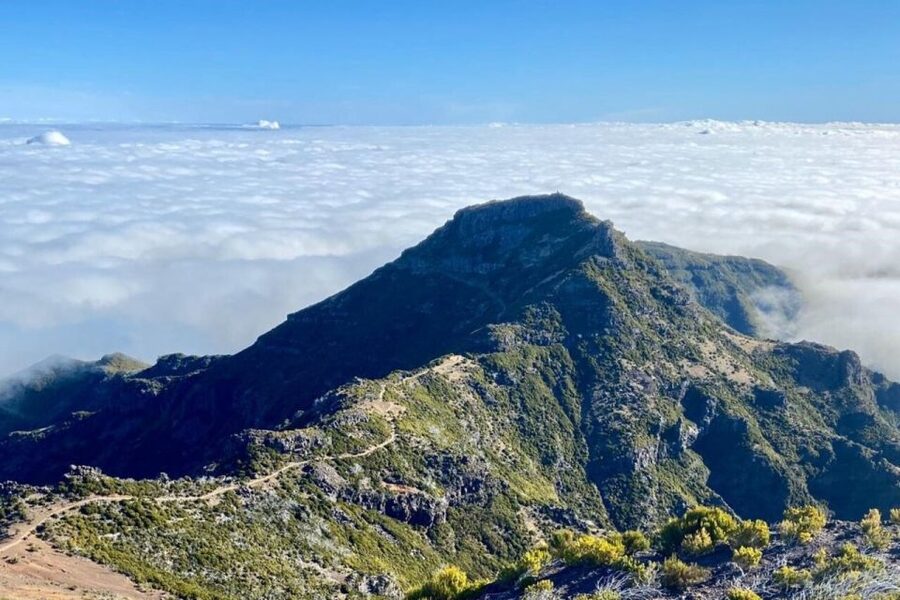 Pico Do Arieiro Pico Ruivo Sunrise or Morning Hike Transfers - The PR3 alternative from high peaks to Achada do Teixeira