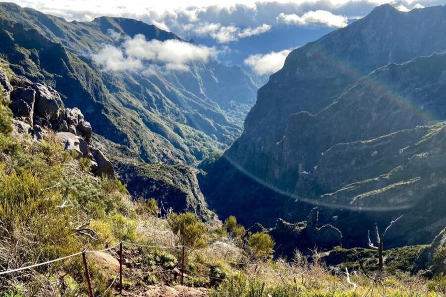 Pico Do Arieiro Pico Ruivo Sunrise or Morning Hike Transfers - What the $37 price really covers