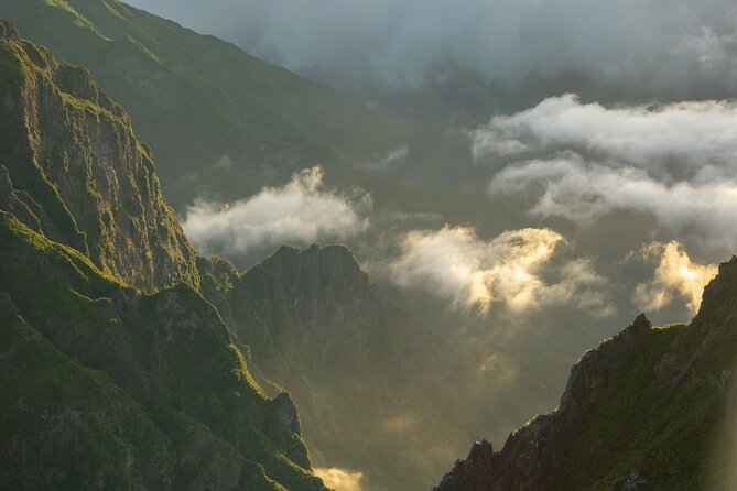 PR1 Sunrise Pico do Arieiro Self-Guided Hiking Transfer - PR1, the famous route, and its changing access