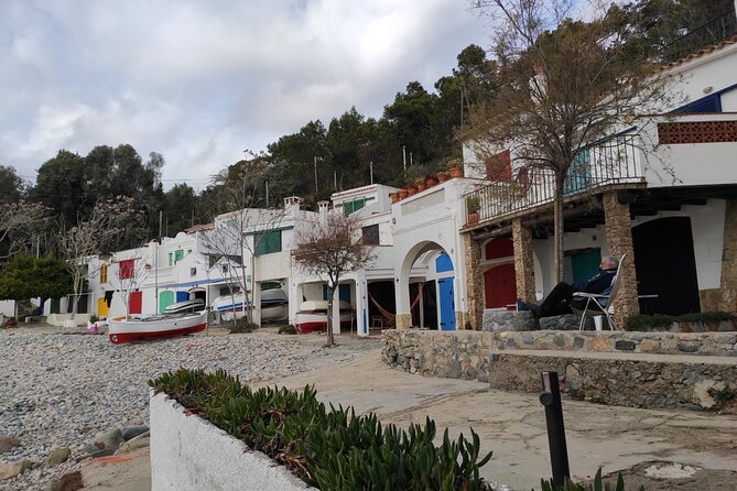 Private Costa Brava Hike and Snorkel from Barcelona with Lunch - What the guide adds to the day