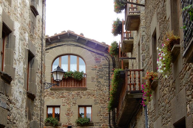 Private Pre-Pyrenees Medieval Village Hike from Barcelona - Guides Make the Difference