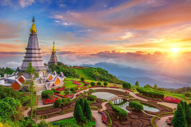 Private Tour to Doi Inthanon including Twins Pagodas and Hiking - Ang Ka Nature Trail and the cool high forest
