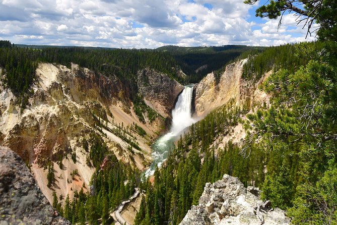 Private Yellowstone Tour: ICONIC Sites, Wildlife, Family Friendly Hikes + lunch - Grand Prismatic Spring and the smaller thermal areas