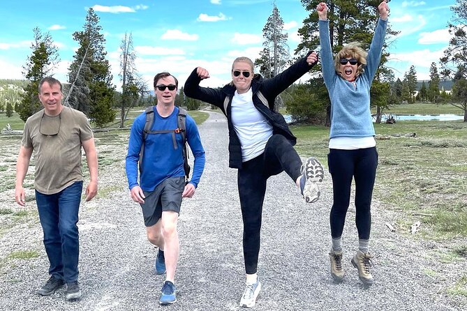 Private Yellowstone Tour: ICONIC Sites, Wildlife, Family Friendly Hikes + lunch - Starting before sunrise in Hayden Valley