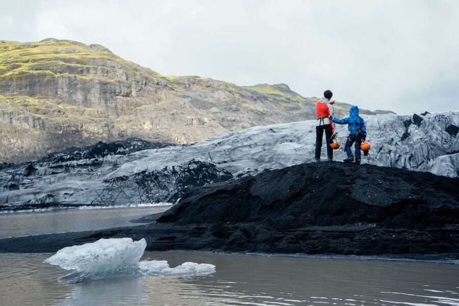 Reykjavik: Glacier Hike, Waterfalls and Black Sand Beach - What the guides add