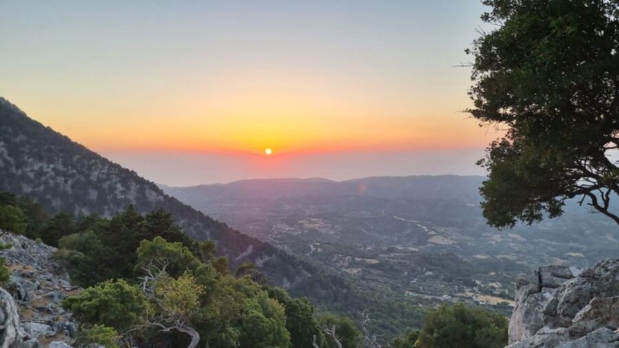 Rhodes: Salakos-Profitis Ilias Hike with Sunset - Villa de Vecchi and the chapel on the descent