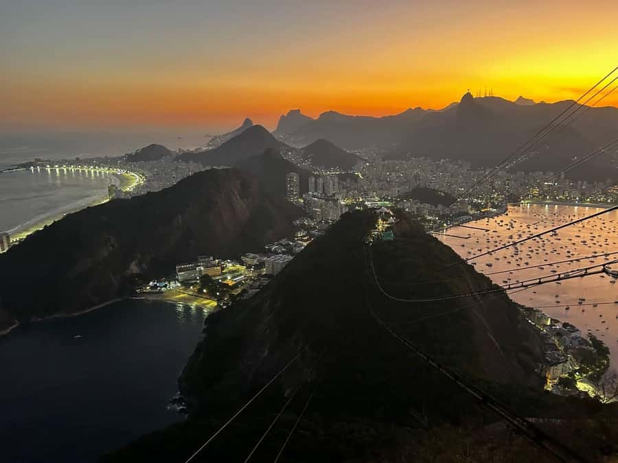 Rio De Janeiro: SUGARLOAF MOUNTAIN HIKE & CLIMB - The Urca trail sets the tone
