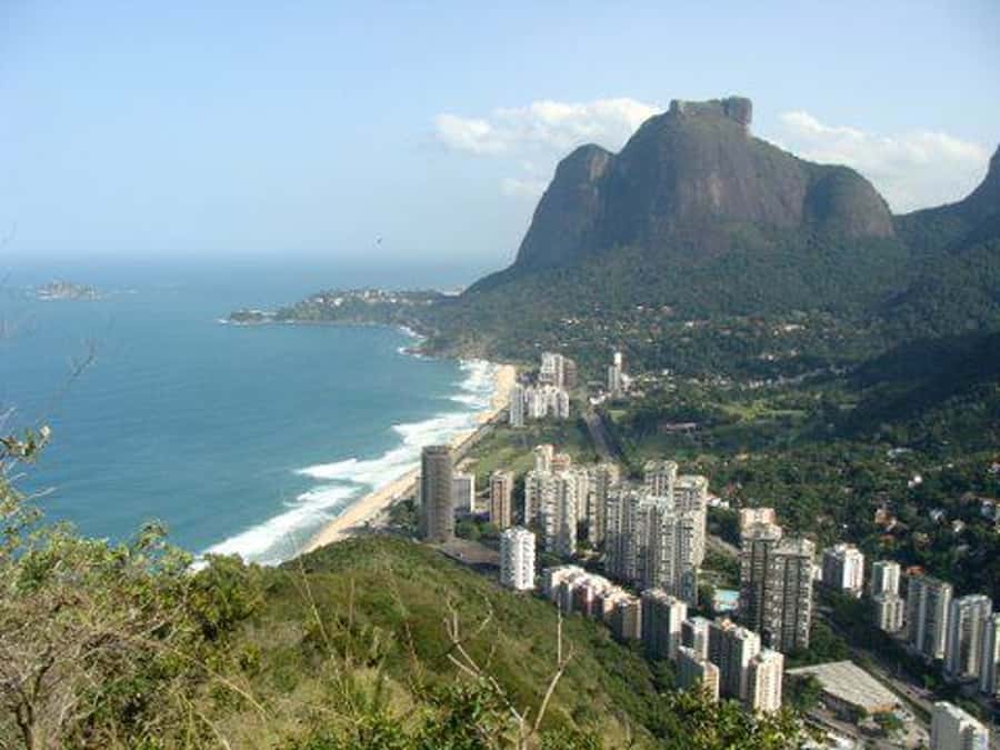 Rio de Janeiro: Vidigal Favela Tour and Two Brothers Hike - Which guide language and group style fit best?