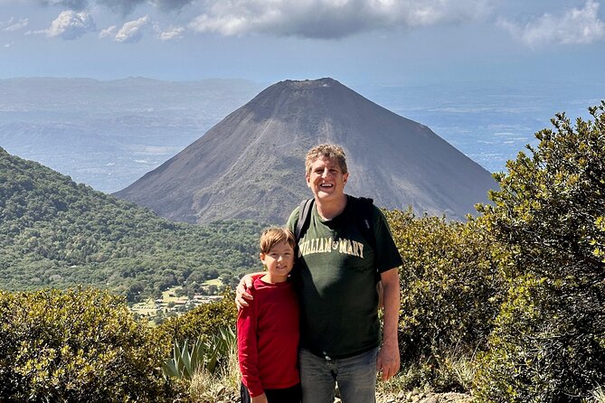 Santa Ana Volcano Tour: Beat the Crowds on an Early Morning Hike! - Reaching the emerald crater lake