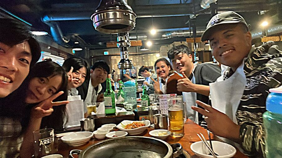 Seoul: Guided City Wall Sunset Hike with Korean Dinner - The café stop and Seoul’s best evening light