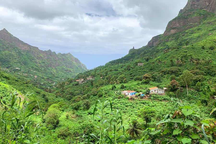 Serra Malagueta: Principal Valley Hike & Lunch with Locals - Guide quality and what to expect
