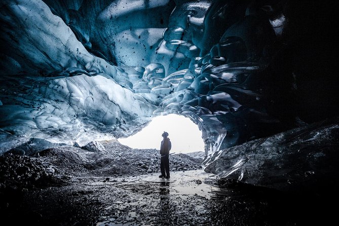 Skaftafell: Blue Ice Cave & Glacier Hike on Vatnajökull - The 20-minute ride to the glacier