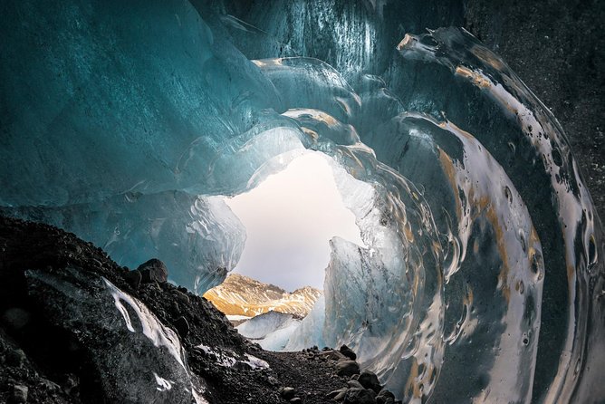 Skaftafell: Blue Ice Cave & Glacier Hike on Vatnajökull - Walking across Falljökull for about 2.5 hours