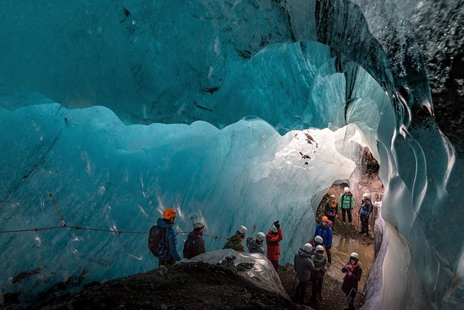 Skaftafell: Blue Ice Cave & Glacier Hike on Vatnajökull - What the guides add to the experience