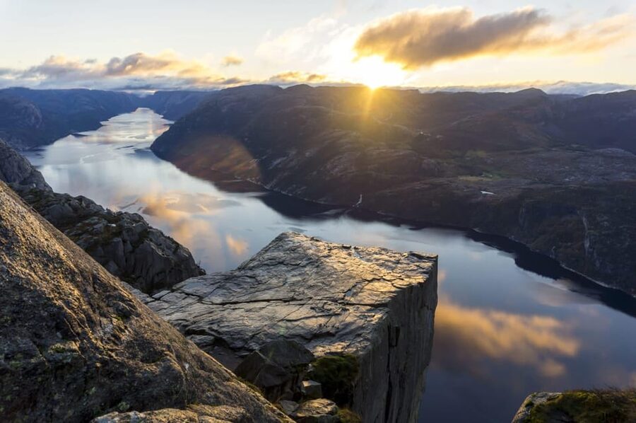 Stavanger: Preikestolen (Pulpit Rock) Hike with Local Guide - The four-hour trail to Pulpit Rock