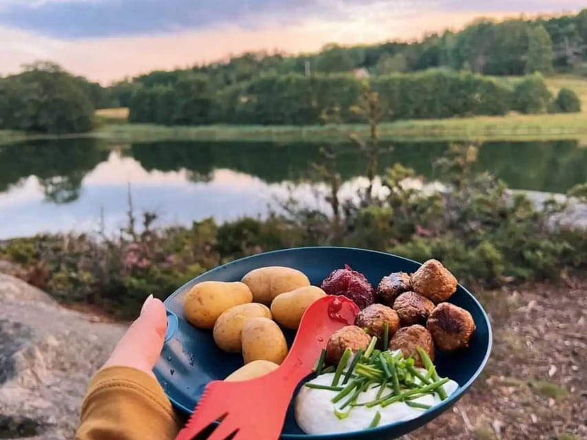 Stockholm: Sunset Hike in Tyresta National Park with Meal - Why the small group matters