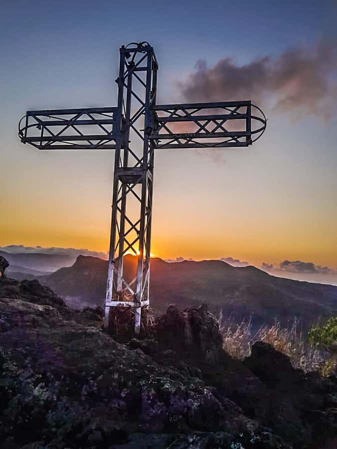 Sunrise hike at Le Morne Brabant with Local Guides (UNESCO) - Meeting your guide before dawn