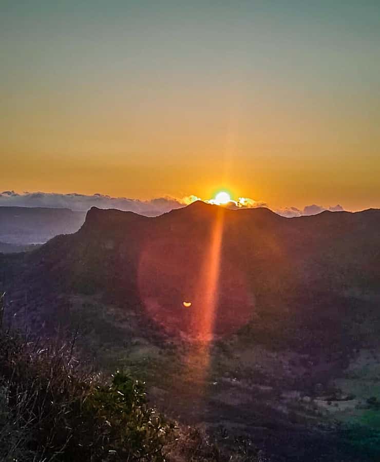Sunrise hike at Le Morne Brabant with Local Guides (UNESCO) - Coffee, photos, and a quiet pause