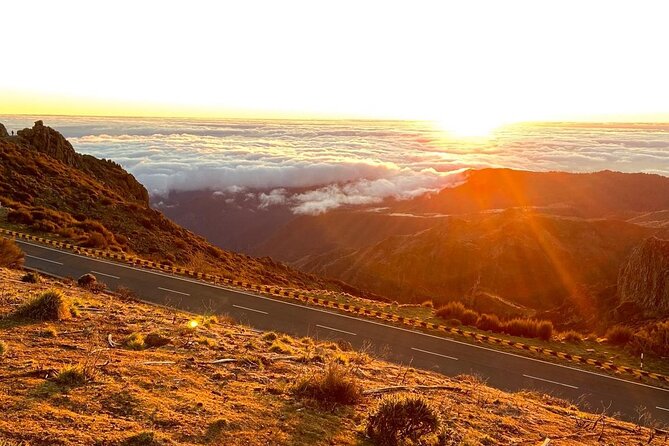 Sunrise Transfer To Pico Do Arieiro, Hike To Pico Ruivo & Return From Teixeira - What the $42.34 price really buys you