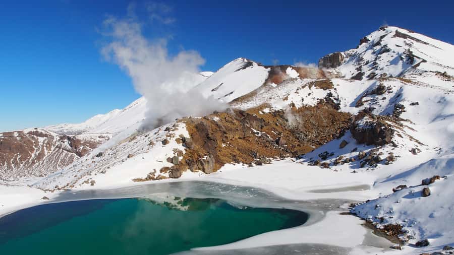 Tongariro Alpine Crossing: Premium Guided Hike - Why a guide is useful on this route