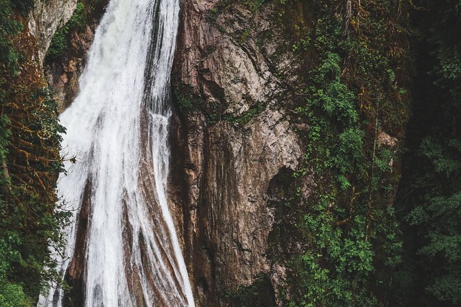 Visit Snoqualmie and Hike to Twin Falls (Transportation included) - The best seasons and the small things to pack