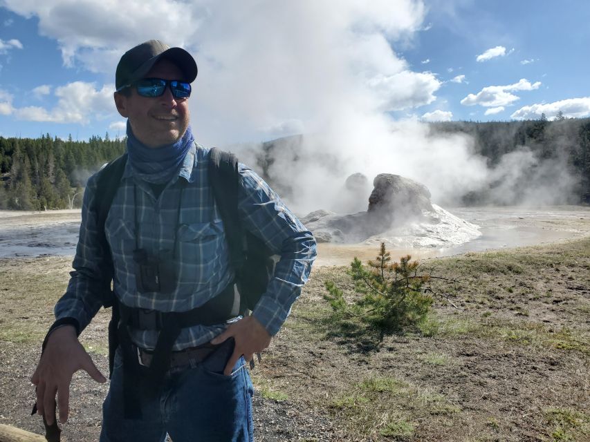Yellowstone: Upper Geyser Basin Hike with Lunch - Walking among the Upper Geyser Basin’s thermal features