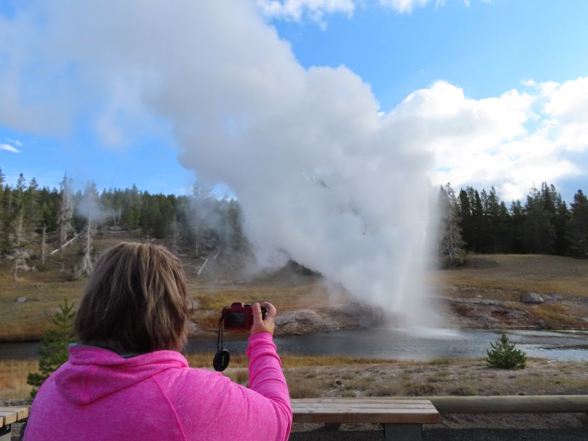 Yellowstone: Upper Geyser Basin Hike with Lunch - Old Faithful, with time to understand the icon